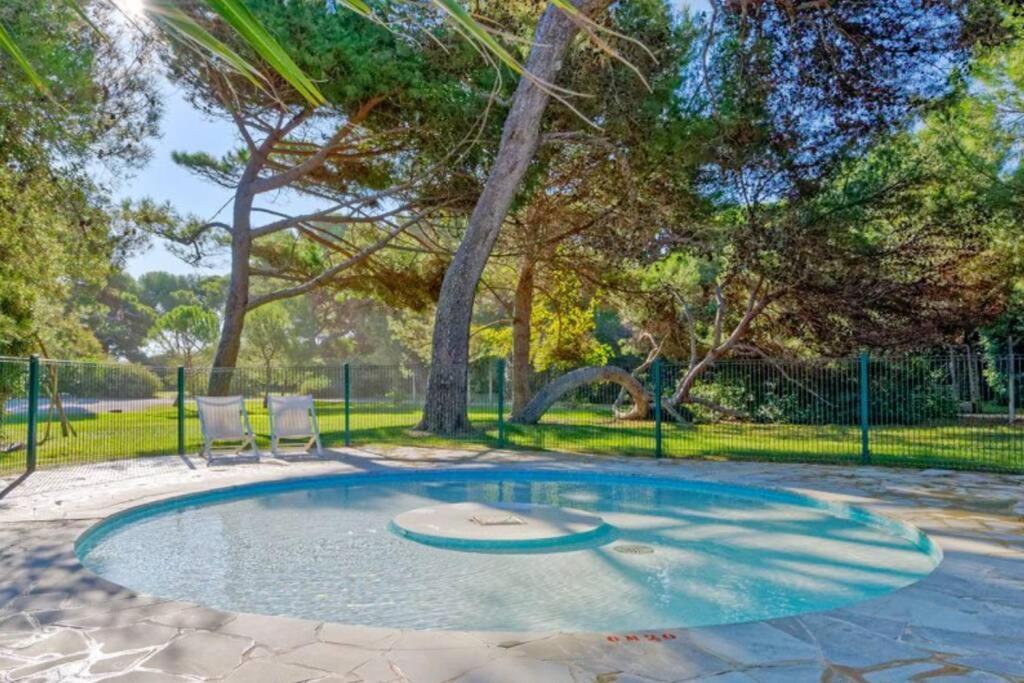 Appartement En Residence Privee, Face A La Mer Avec Acces Direct Plage Йер Экстерьер фото