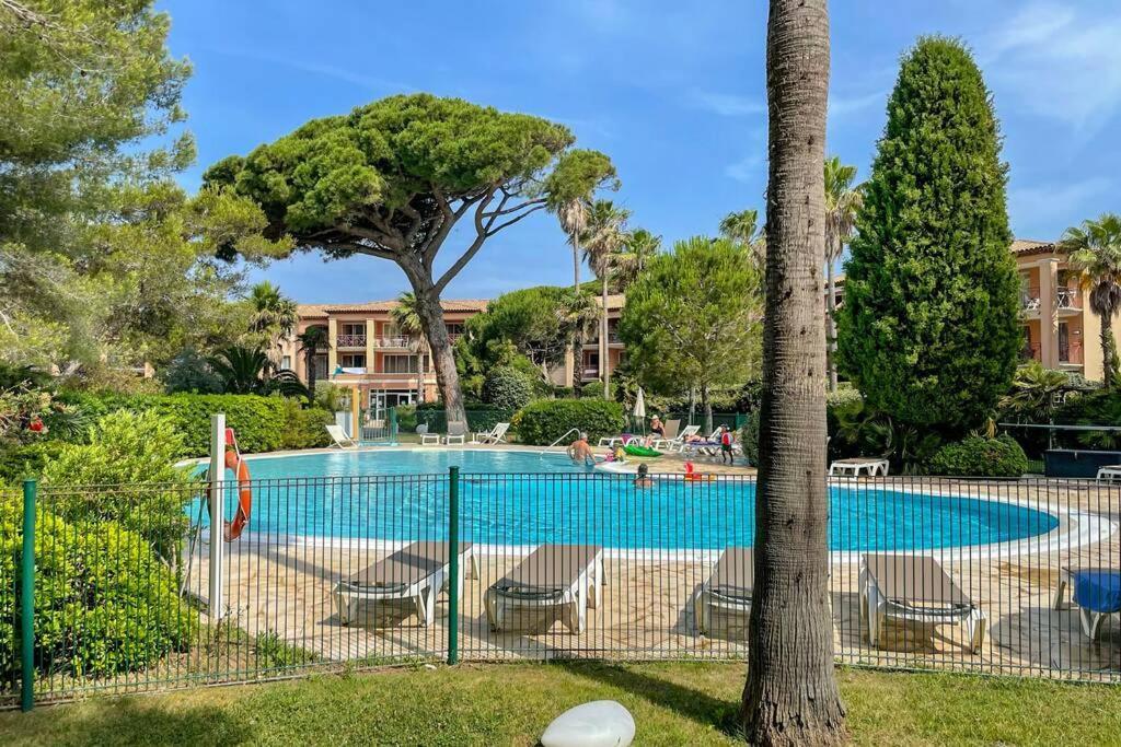 Appartement En Residence Privee, Face A La Mer Avec Acces Direct Plage Йер Экстерьер фото