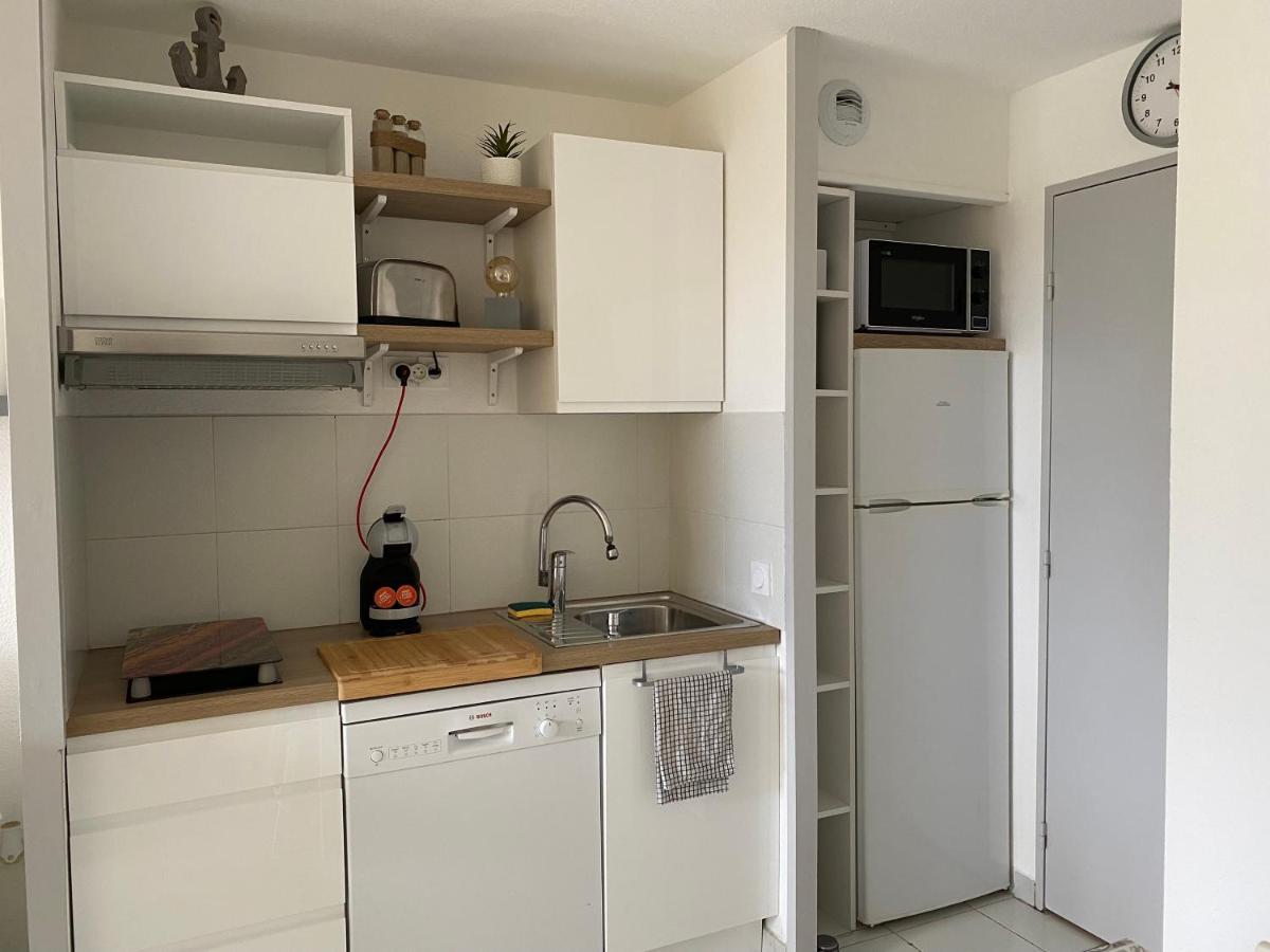Appartement En Residence Privee, Face A La Mer Avec Acces Direct Plage Йер Экстерьер фото